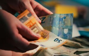 astuce argent apl premier mois